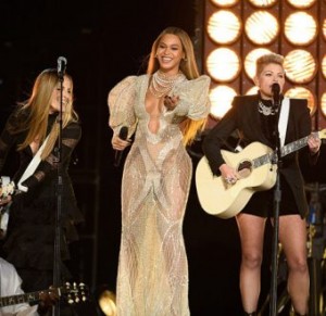 beyonce-dixie-chicks-cma-2016-340x330